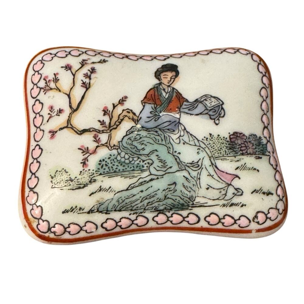 Vintage Chinese Porcelain Famille Rose Trinket Box